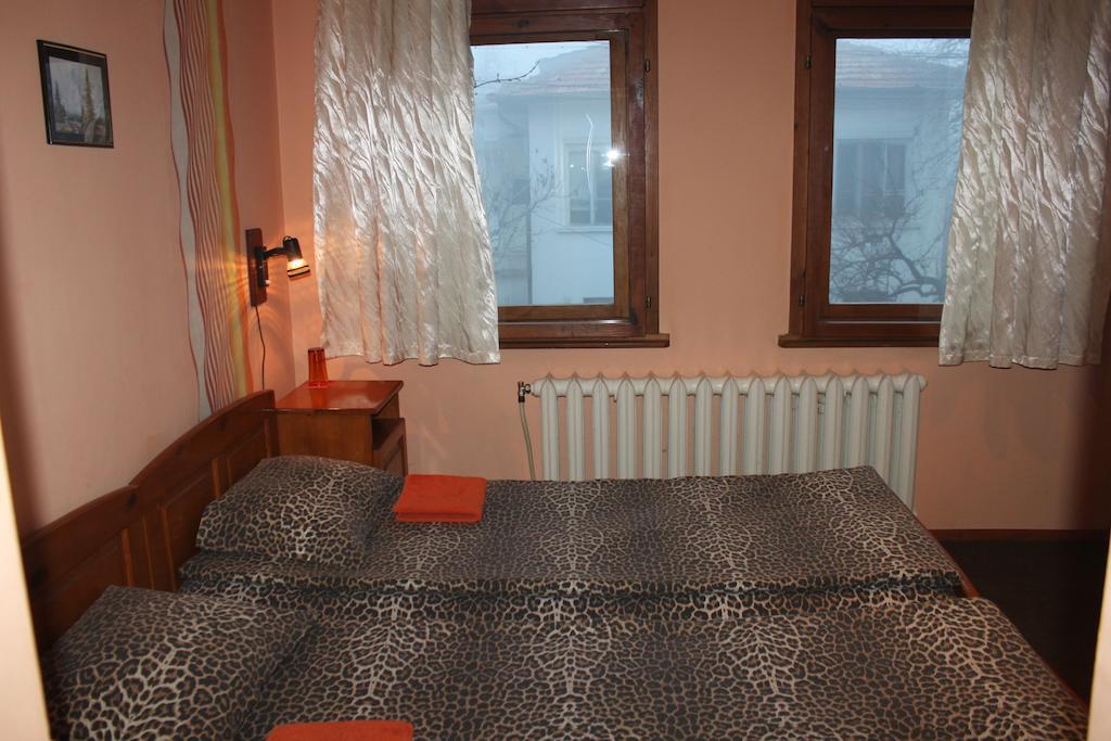 Guest House Balkan كيوستينديل الغرفة الصورة